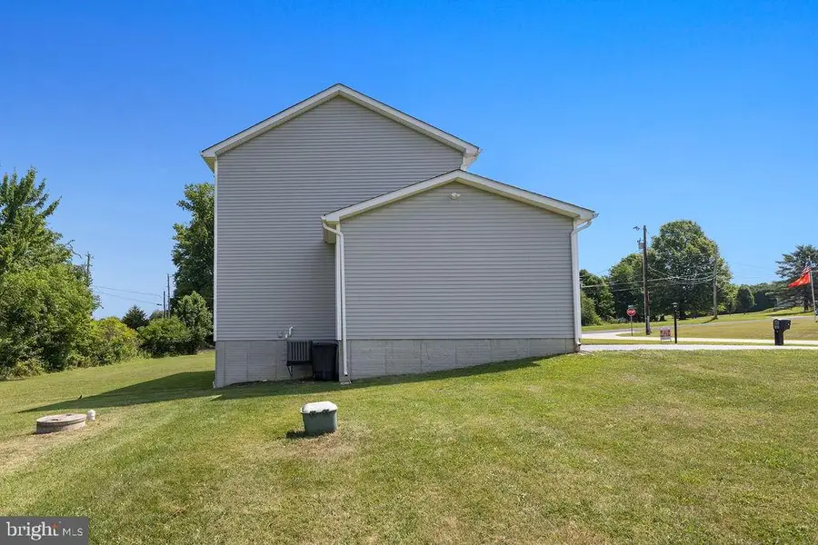 15 Logan Cir, Littlestown, PA 17340 - #3