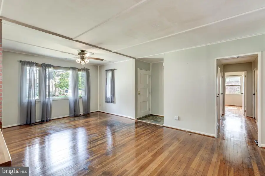 231 E High St, New Oxford, PA 17350 - #3
