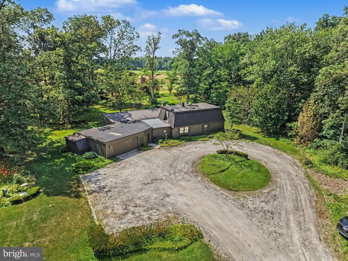 555 Studebaker Ln, New Oxford, PA 17350 - #1