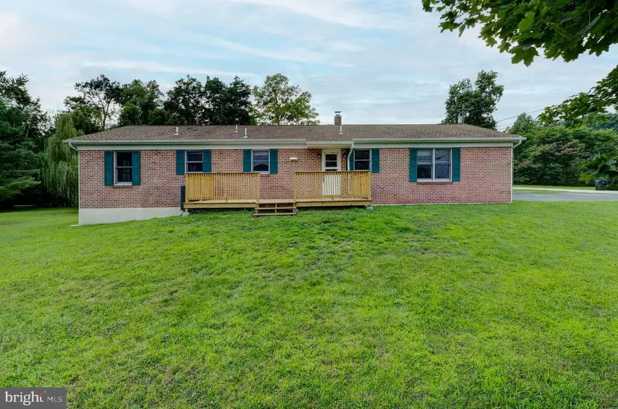 12 Longstreet Dr, East Berlin, PA 17316 - #3