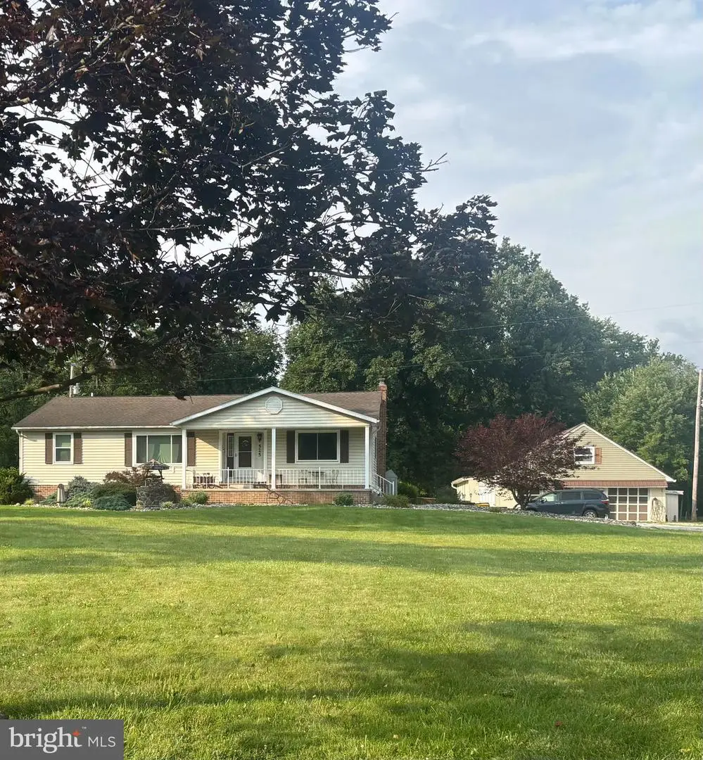 525 Cold Springs Rd, Gettysburg, PA 17325 - #1