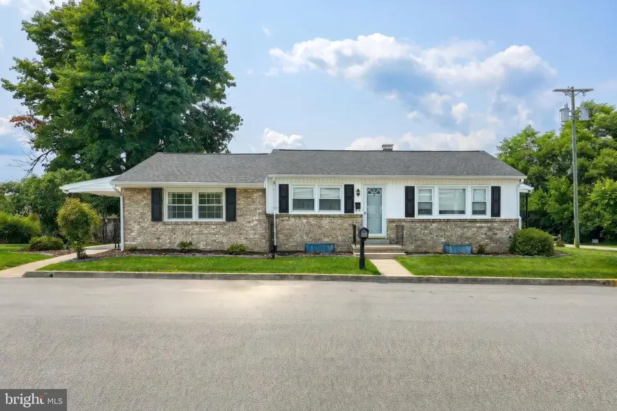 1000 W Elm Ave, Hanover, PA 17331 - #2