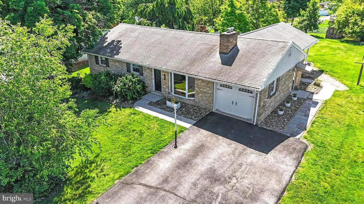 13 Ewell Dr, East Berlin, PA 17316 - #1