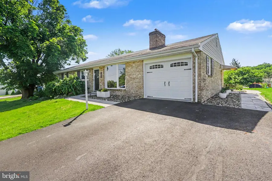 13 Ewell Dr, East Berlin, PA 17316 - #3