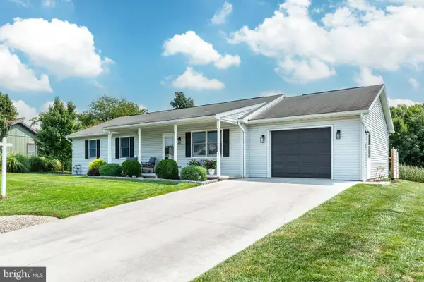 3 Chinkapin Dr, NEW OXFORD, PA 17350