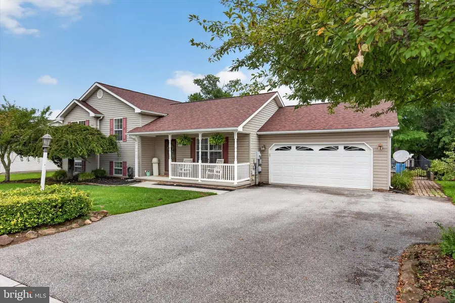 240 Matthew Dr, New Oxford, PA 17350 - #2