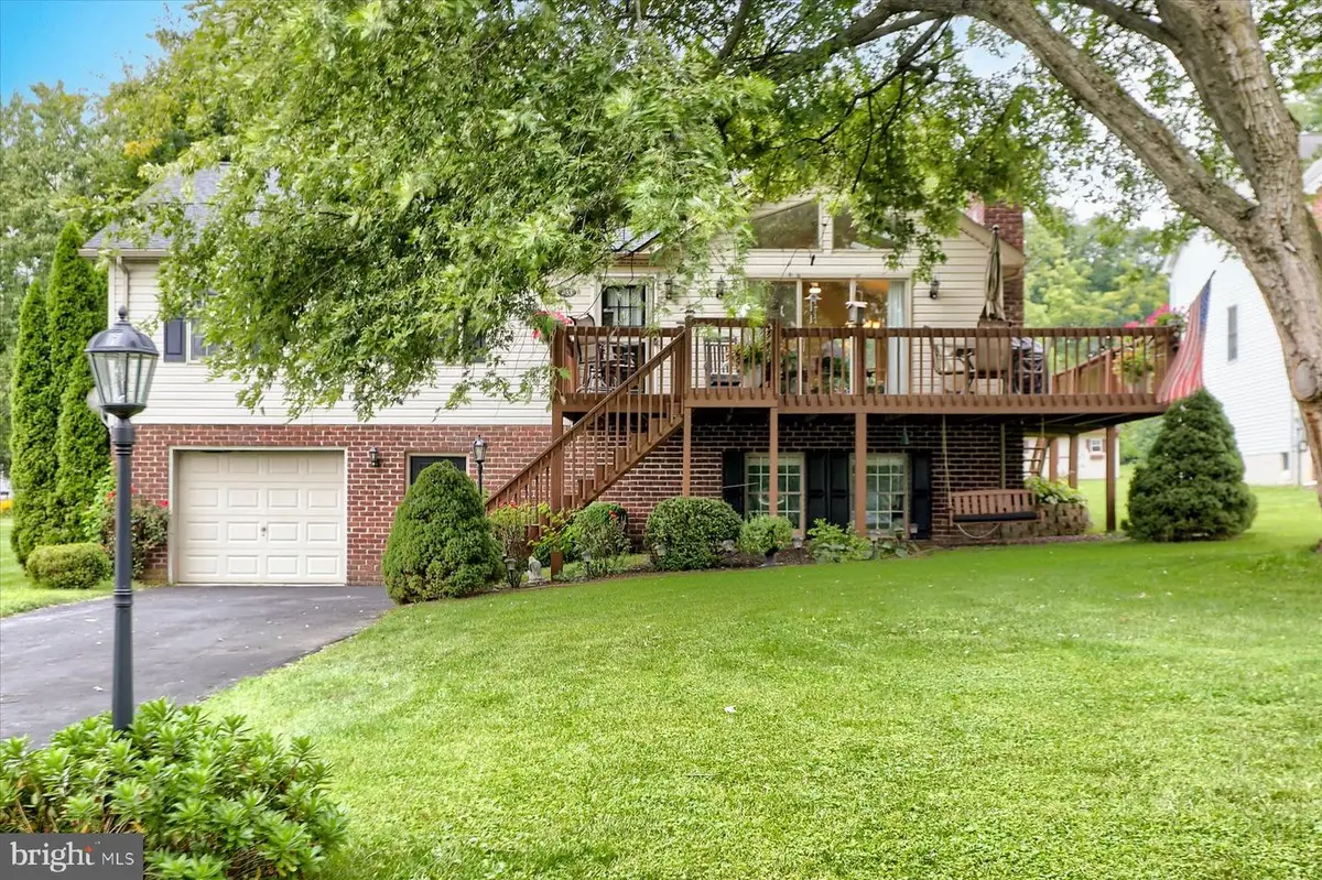 483 Lake Meade Dr, East Berlin, PA 17316 - #1