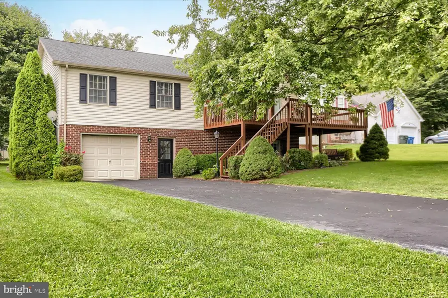 483 Lake Meade Dr, East Berlin, PA 17316 - #3