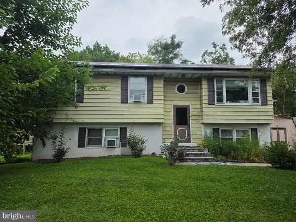 302 Hanover St, NEW OXFORD, PA 17350