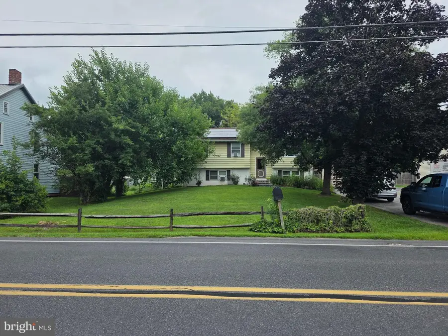 302 Hanover St, New Oxford, PA 17350 - #2