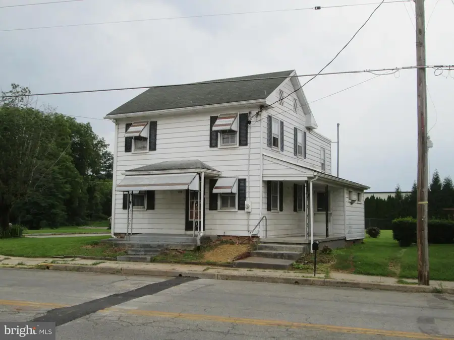 225 Abbottstown St, East Berlin, PA 17316 - #2