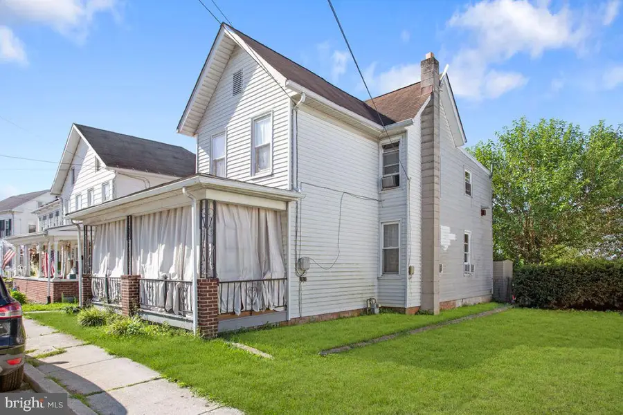 636 Third St, Hanover, PA 17331 - #2