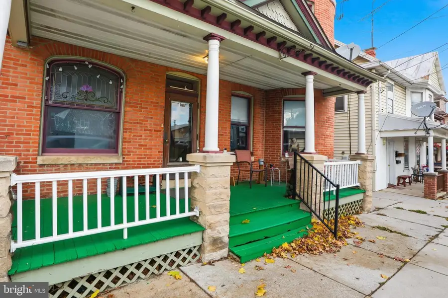 106 E King St, Littlestown, PA 17340 - #3