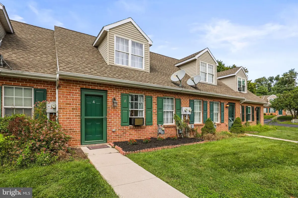 4 Oxford Ct, New Oxford, PA 17350 - #1