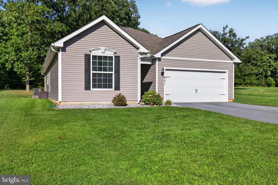 621 Ledger Dr, Hanover, PA 17331 - #2