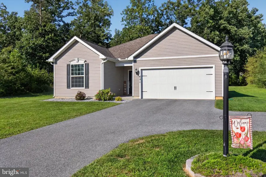 621 Ledger Dr, Hanover, PA 17331 - #3