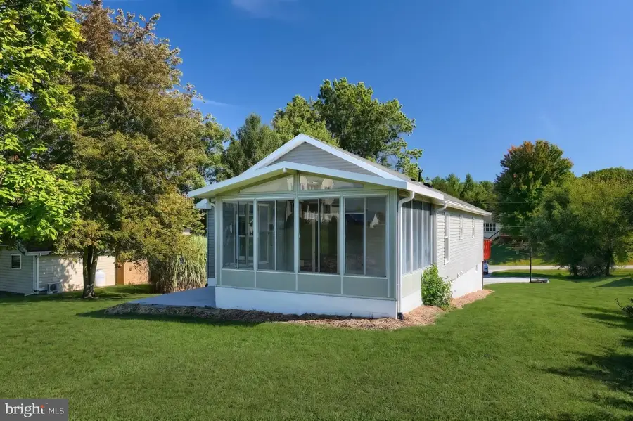 28 Jackson Dr, East Berlin, PA 17316 - #3