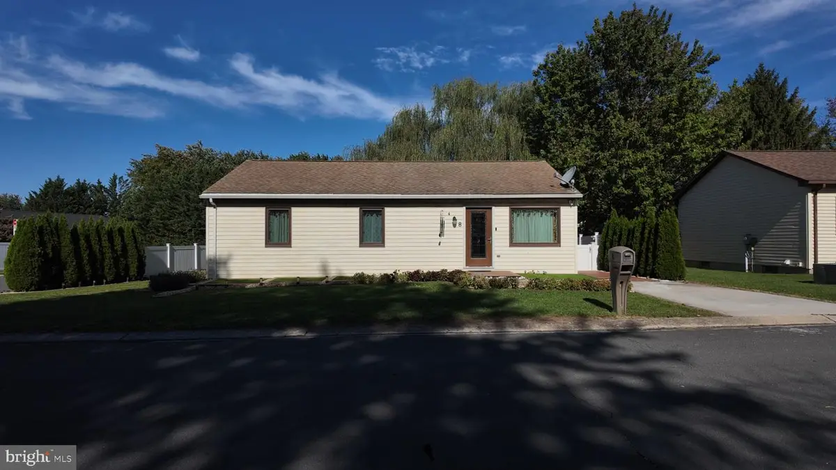 8 E Locust Ln, New Oxford, PA 17350 - #1