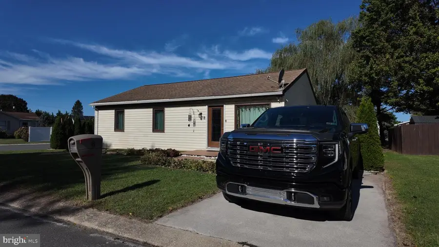 8 E Locust Ln, New Oxford, PA 17350 - #2