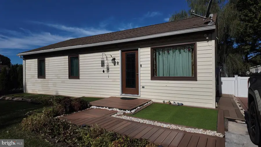 8 E Locust Ln, New Oxford, PA 17350 - #3