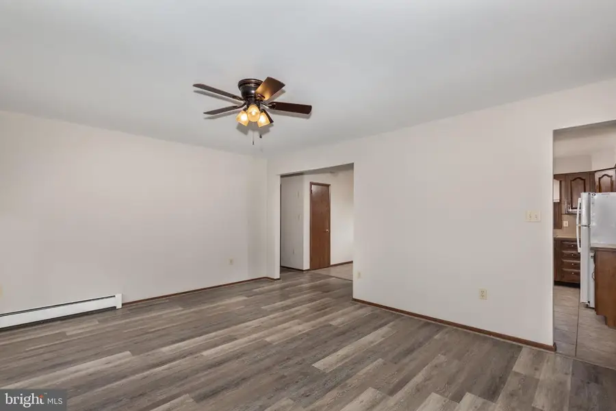 12 Longstreet Dr, East Berlin, PA 17316 - #3