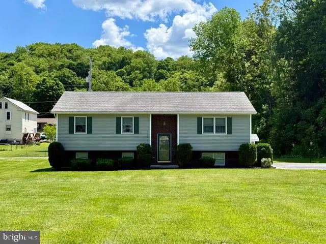 703 Spring St, Saxton, PA 16678 - #1