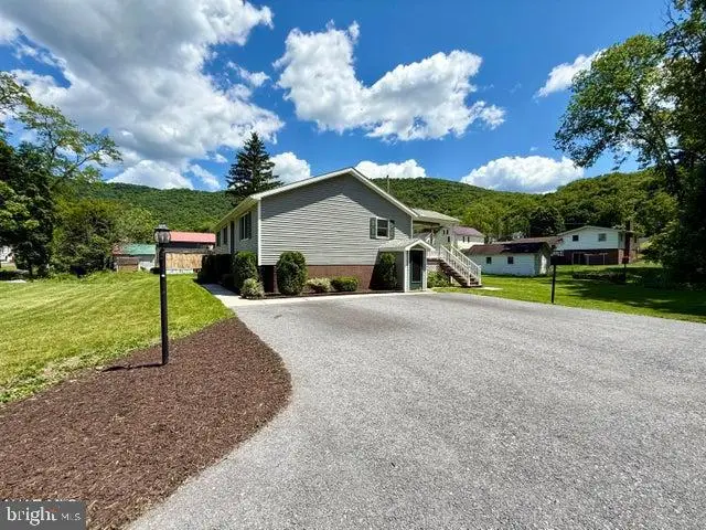 703 Spring St, Saxton, PA 16678 - #2