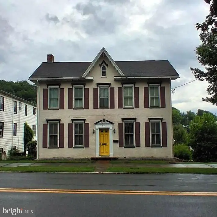 215 N Spring St, Everett, PA 15537 - #1
