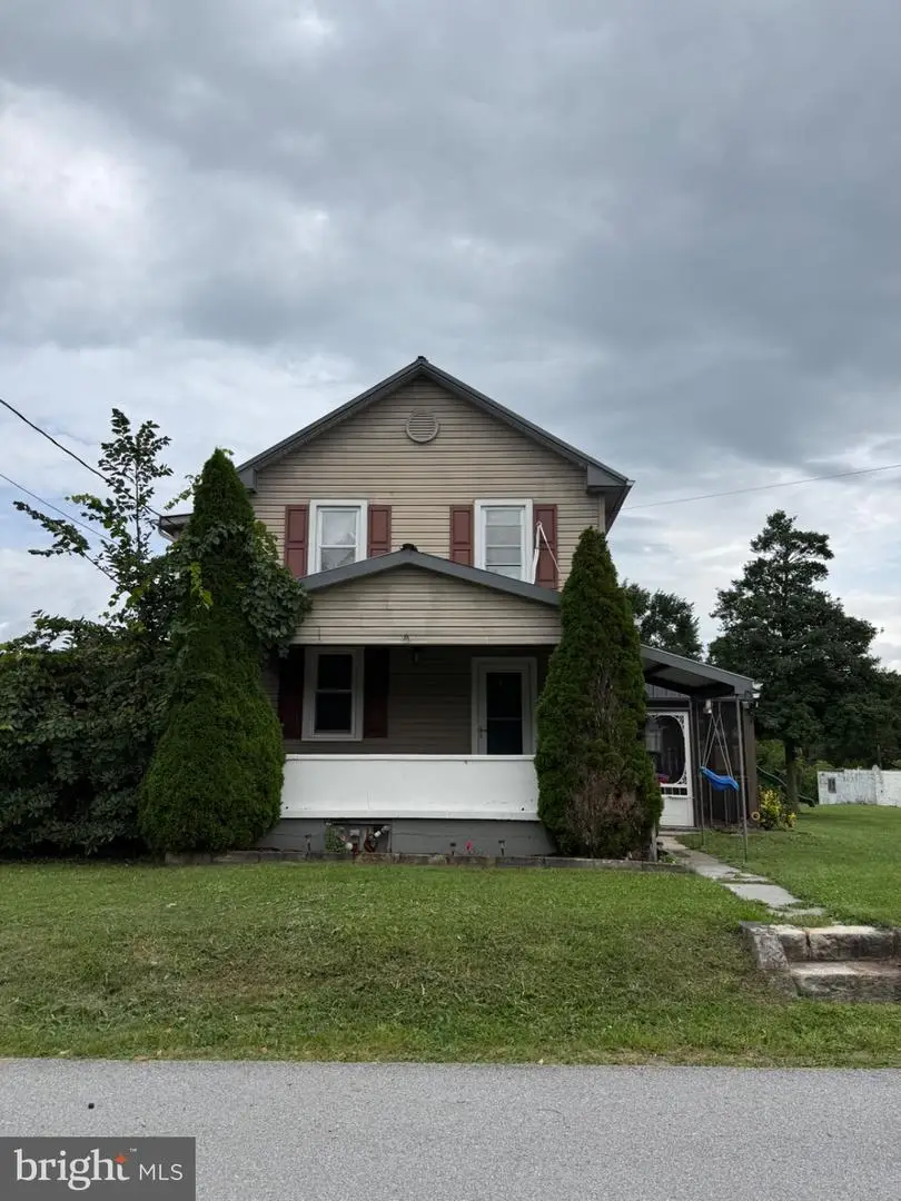 1702 Mifflin St, Saxton, PA 16678 - #1