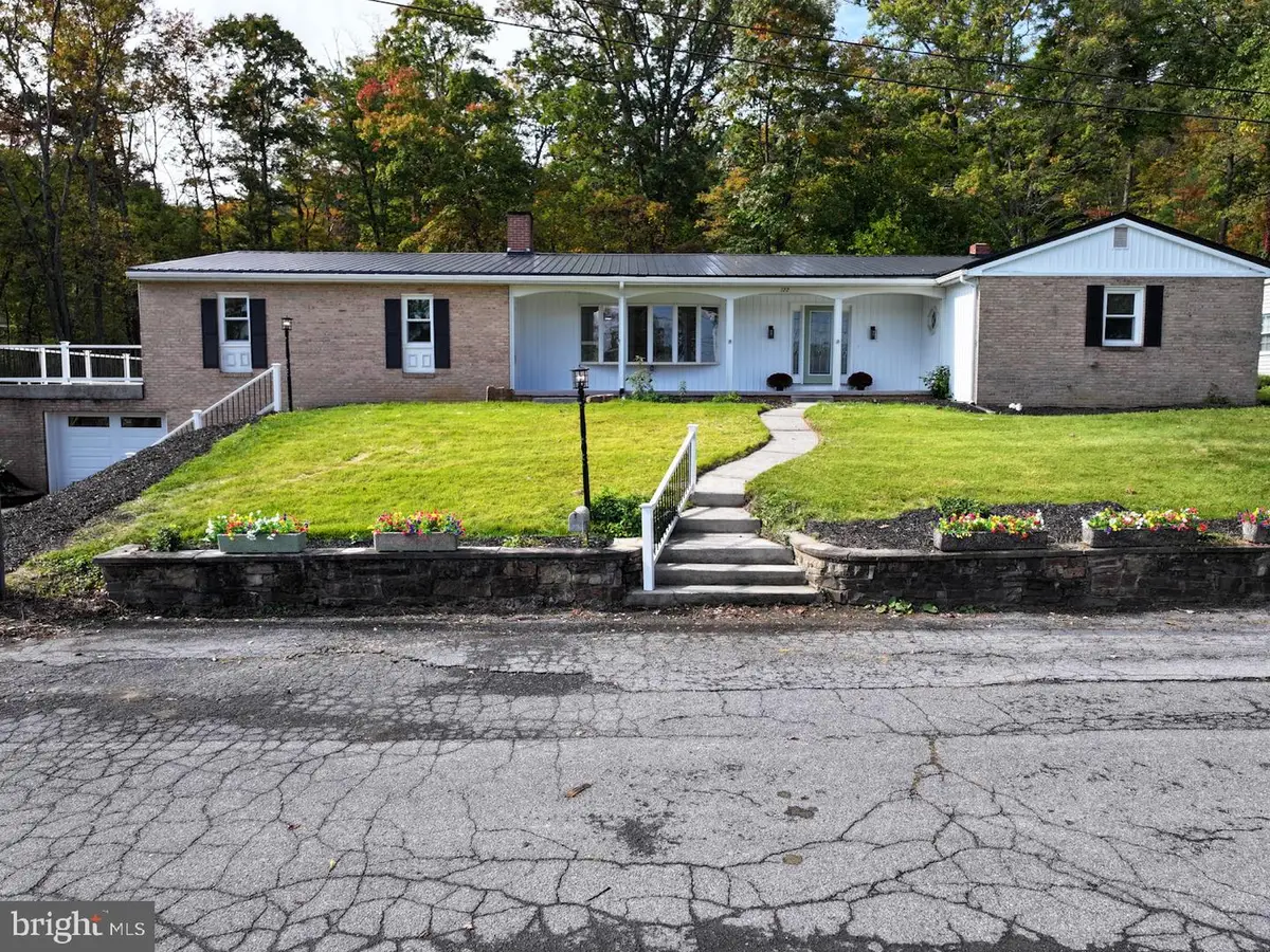 122 Evergreen Dr, Bedford, PA 15522 - #1