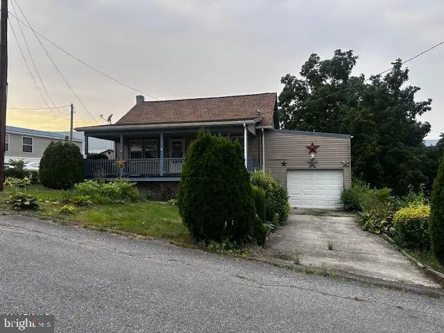303 16th St, Saxton, PA 16678 - #2