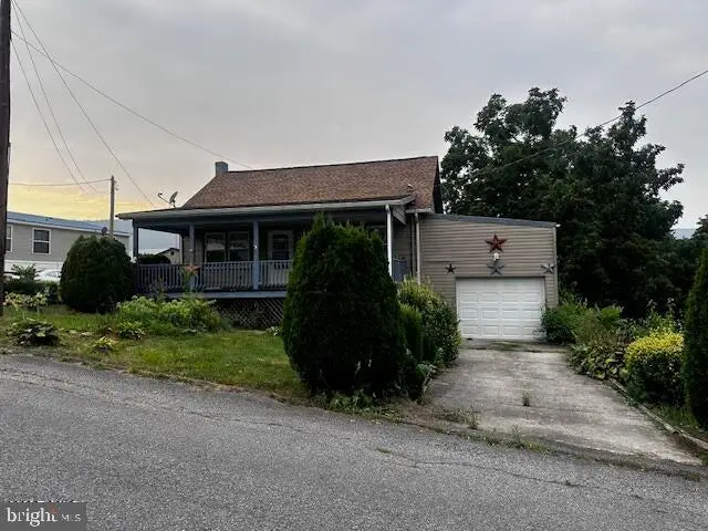303 16th St, Saxton, PA 16678 - #3