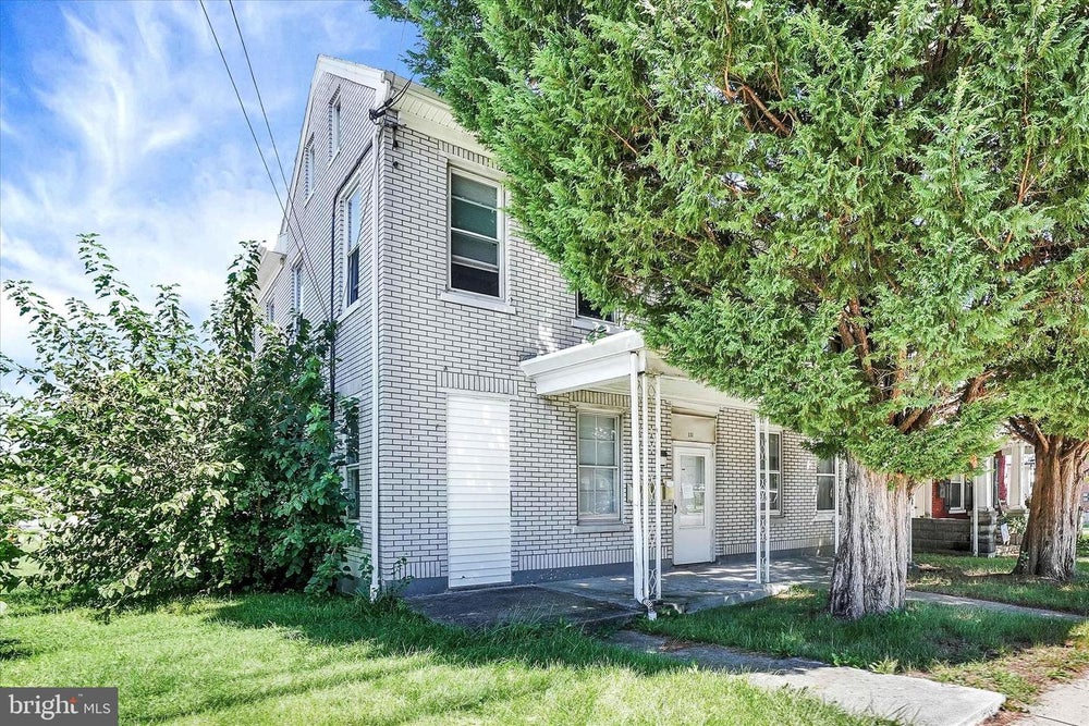 131 W Penn Ave, ROBESONIA, PA 19551 ERA