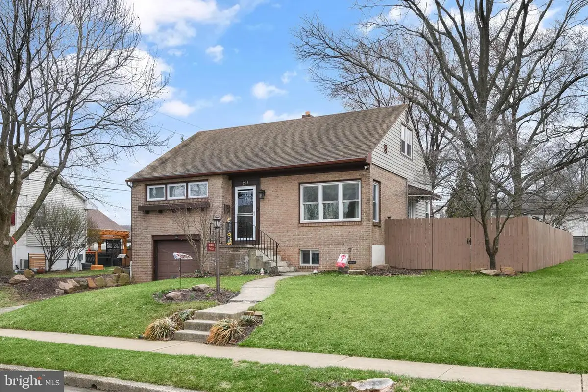 203 Eric Ave, Reading, PA 19607 - Image #1