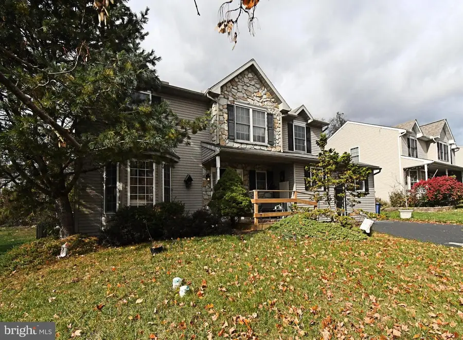 107 Clarion Dr, Douglassville, PA 19518 - Image #2