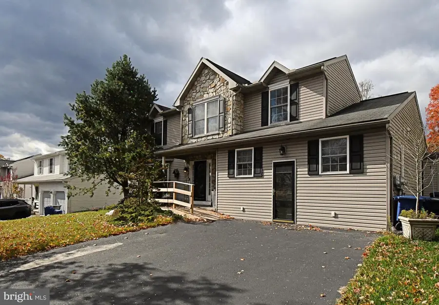 107 Clarion Dr, Douglassville, PA 19518 - Image #3