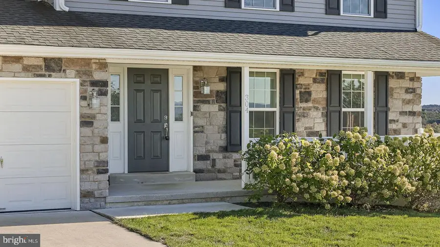 304 Ida Red Dr, Leesport, PA 19533 - Image #2