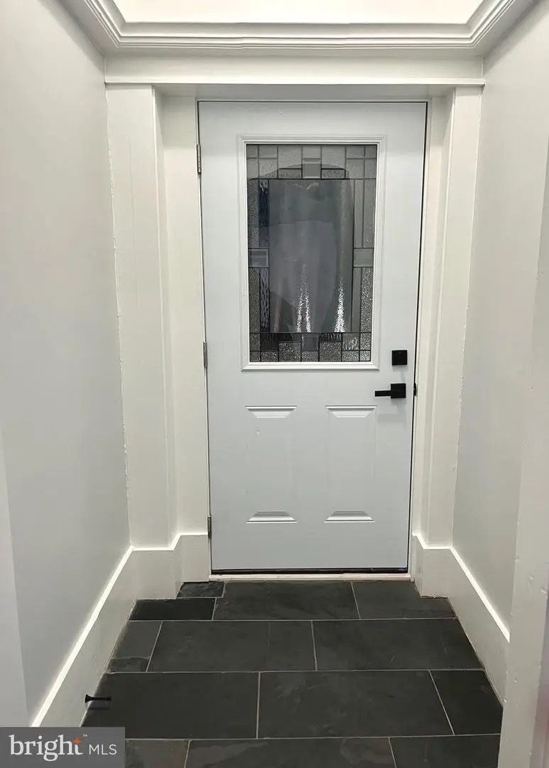 216 N 11th St, Reading, PA 19601 - Image #2