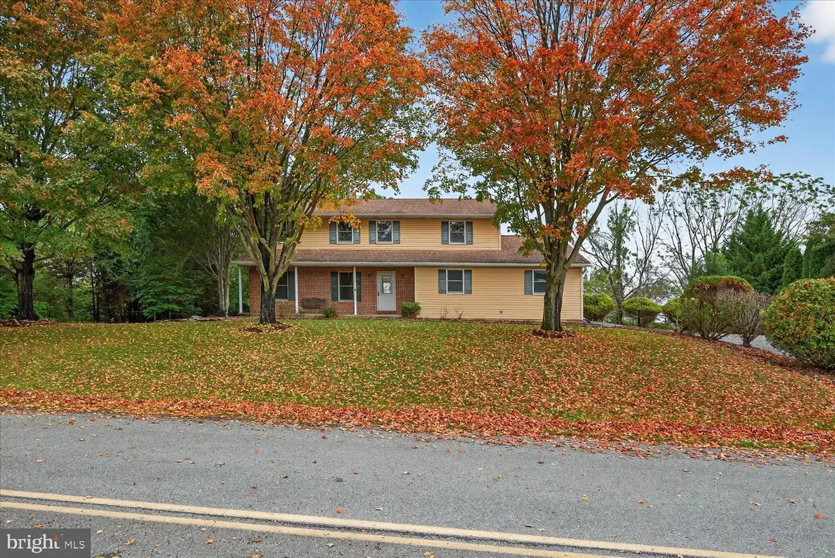 33 Ginna B Dr, Robesonia, PA 19551 - Image #1