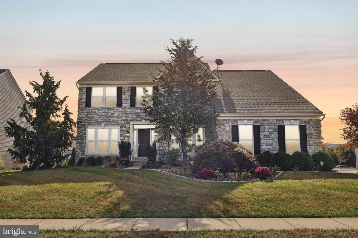 523 Glenwood Dr, Douglassville, PA 19518 - Image #1