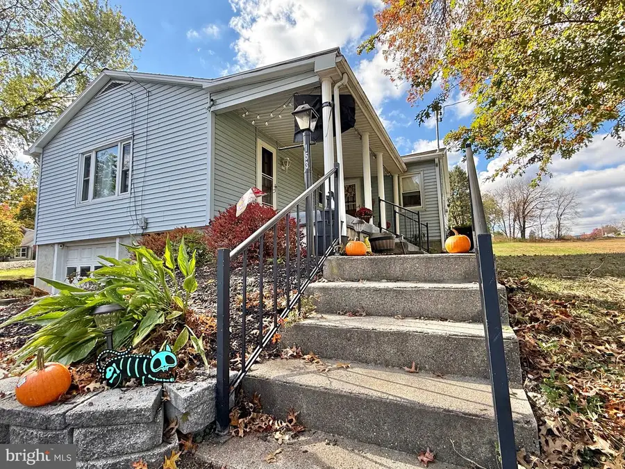 153 Maple Dr, Hamburg, PA 19526 - Image #2