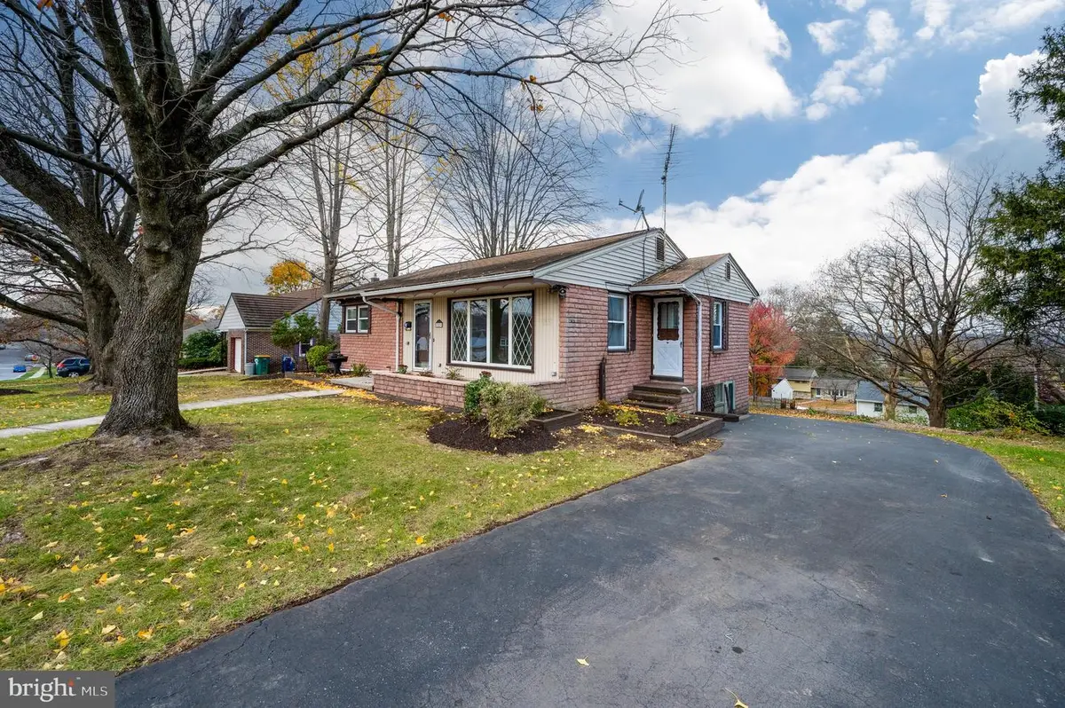 3029 Grandview Blvd, Reading, PA 19608 - Image #1