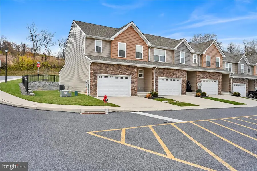 101 Staplehill Ct, Reading, PA 19608 - Image #2