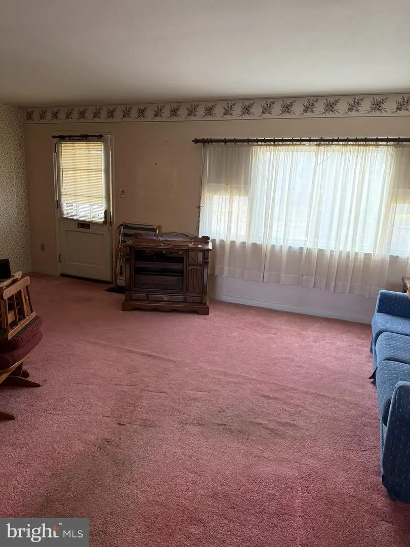 337 Linden Ln, Reading, PA 19611 - Image #2