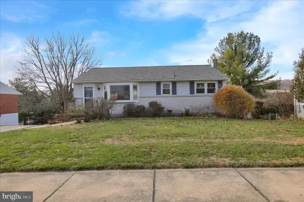 72 Mountain Blvd, WERNERSVILLE, PA 19565