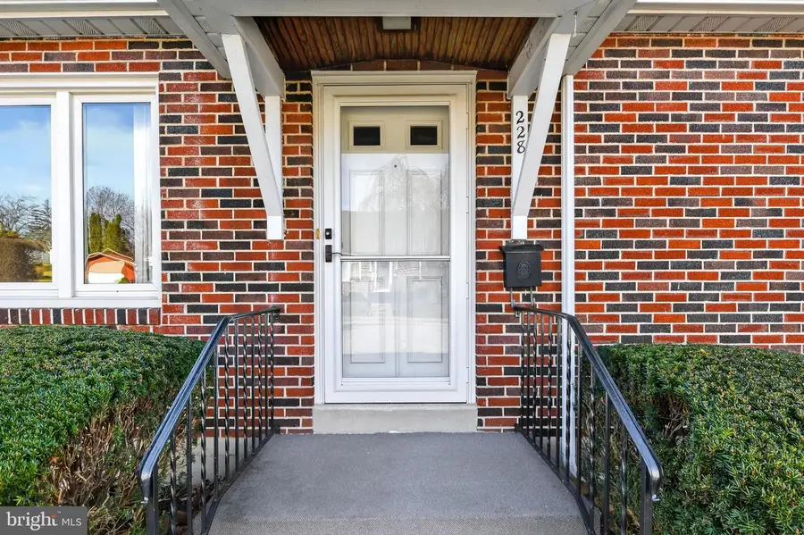 228 E Gaul St, Wernersville, PA 19565 - Image #2