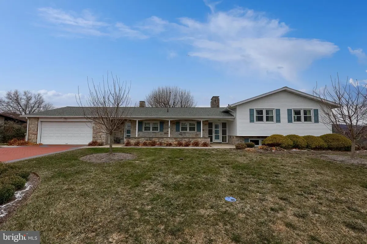 161 Crest Dr, Boyertown, PA 19512 - Image #1