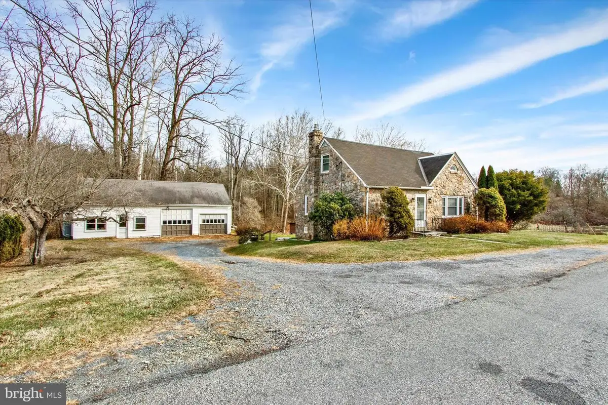 317 Oley Furnace Rd, Fleetwood, PA 19522 - Image #1