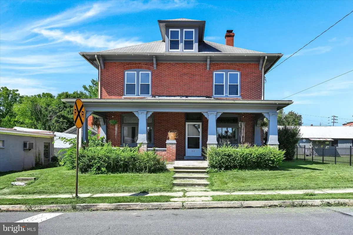 32 N Main St, Topton, PA 19562 - Image #1