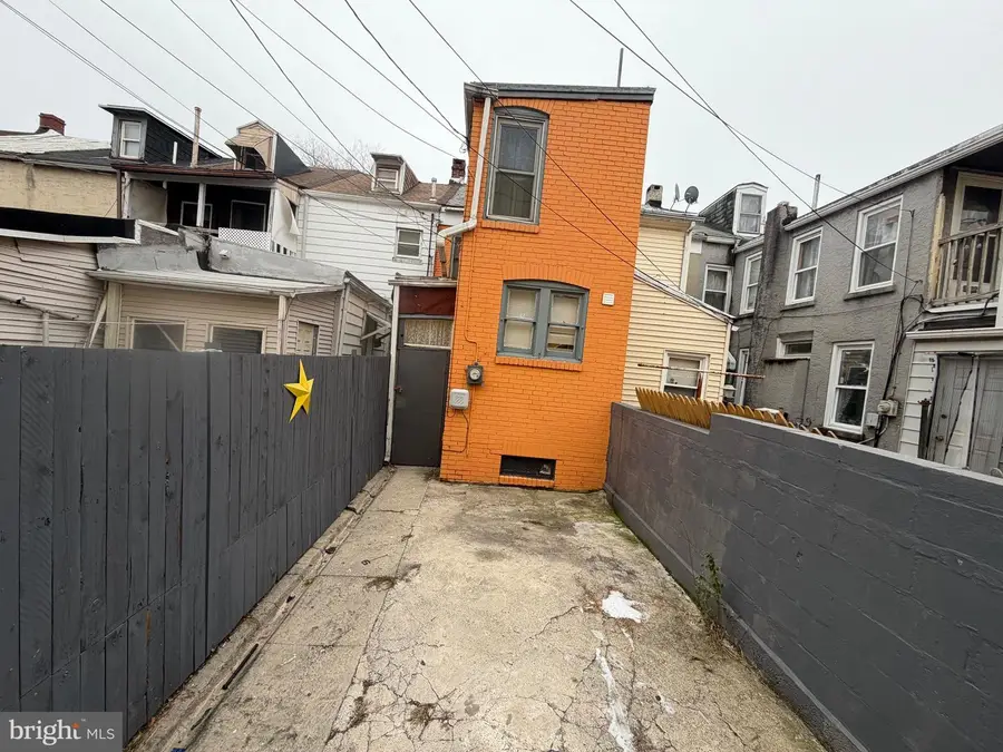 318 S 11th St, Reading, PA 19602 - Image #2